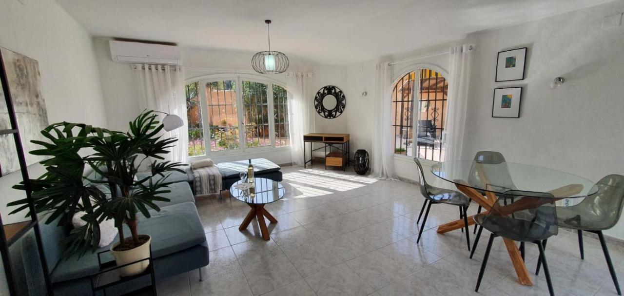 Cheerful 2-Bedroom Villa With Private Pool 卡尔佩 外观 照片