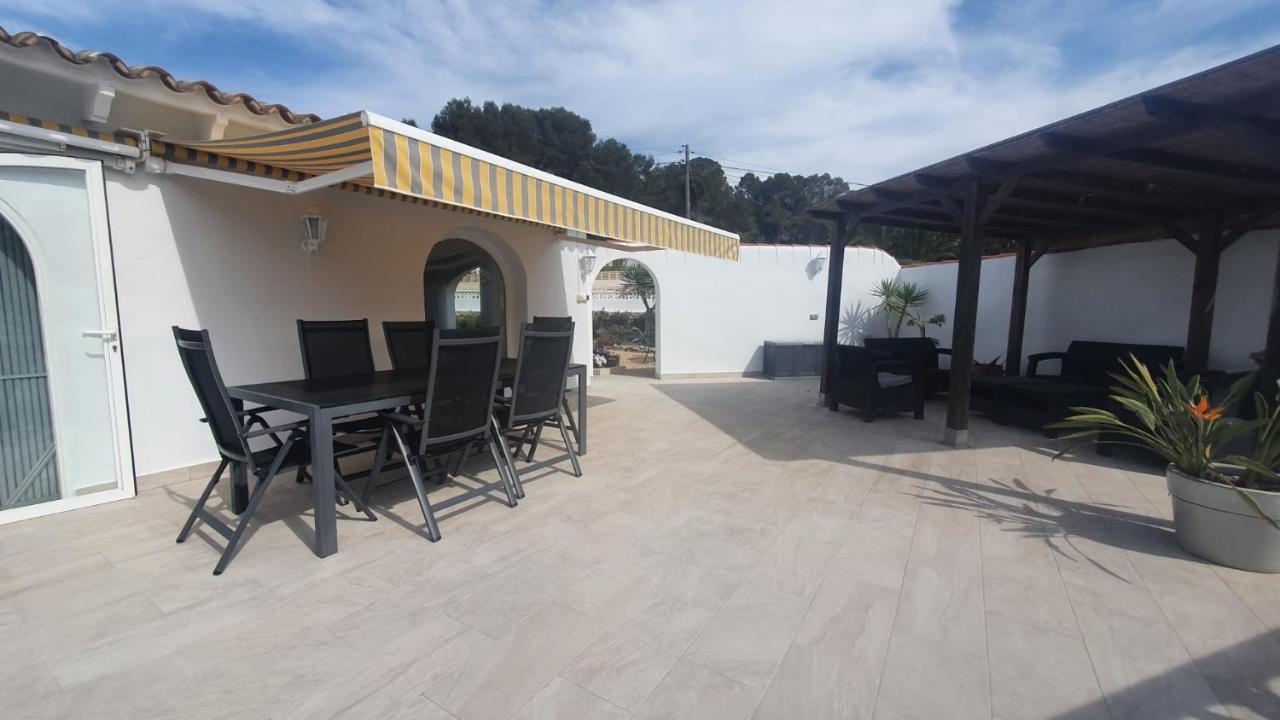Cheerful 2-Bedroom Villa With Private Pool 卡尔佩 外观 照片