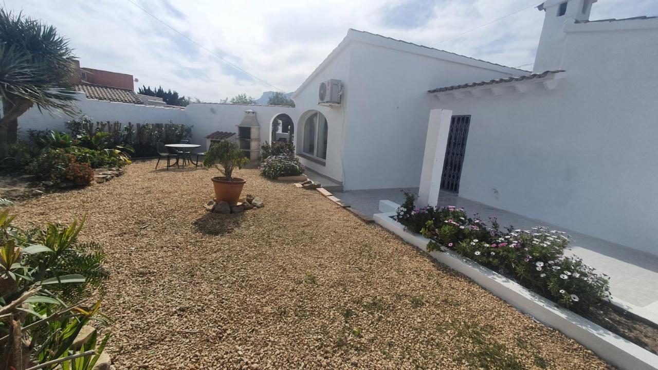 Cheerful 2-Bedroom Villa With Private Pool 卡尔佩 外观 照片