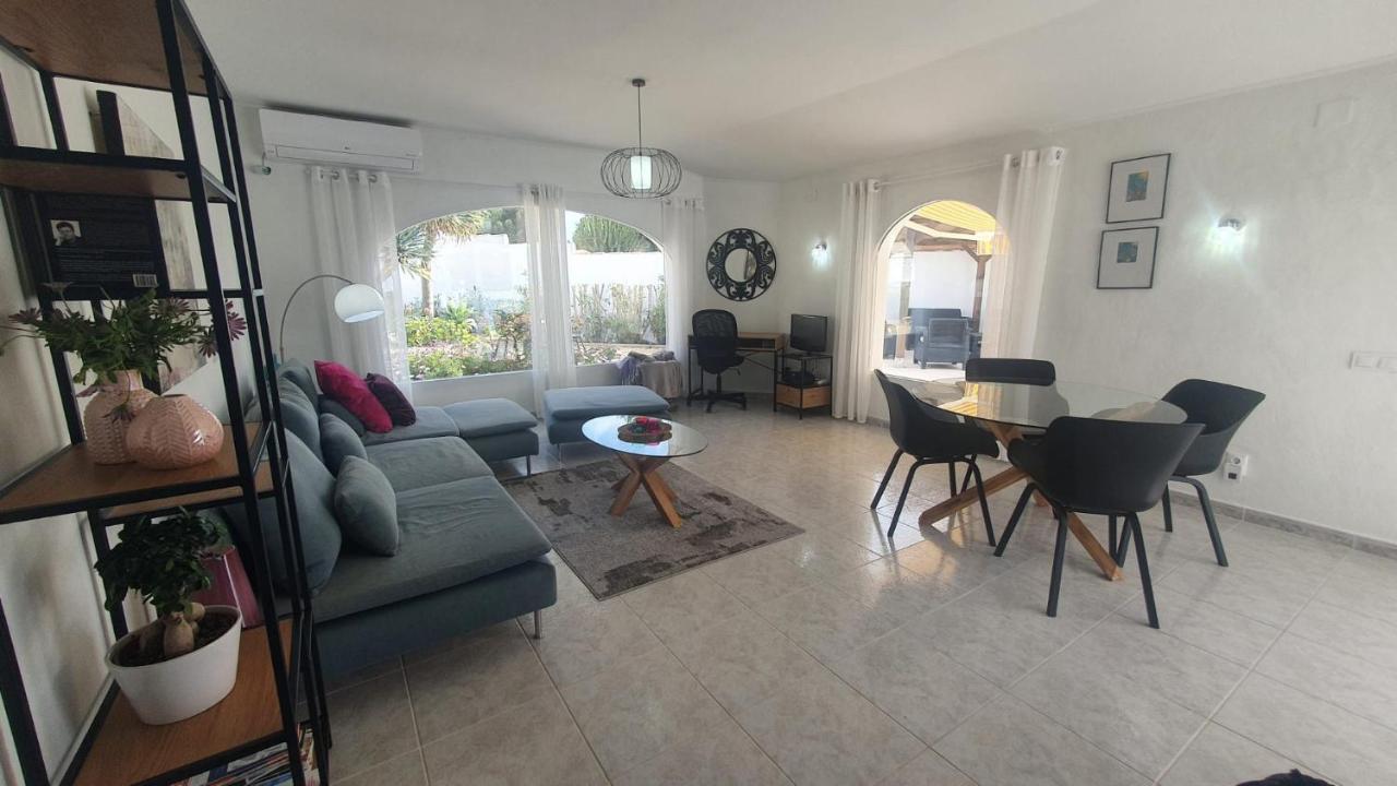 Cheerful 2-Bedroom Villa With Private Pool 卡尔佩 外观 照片