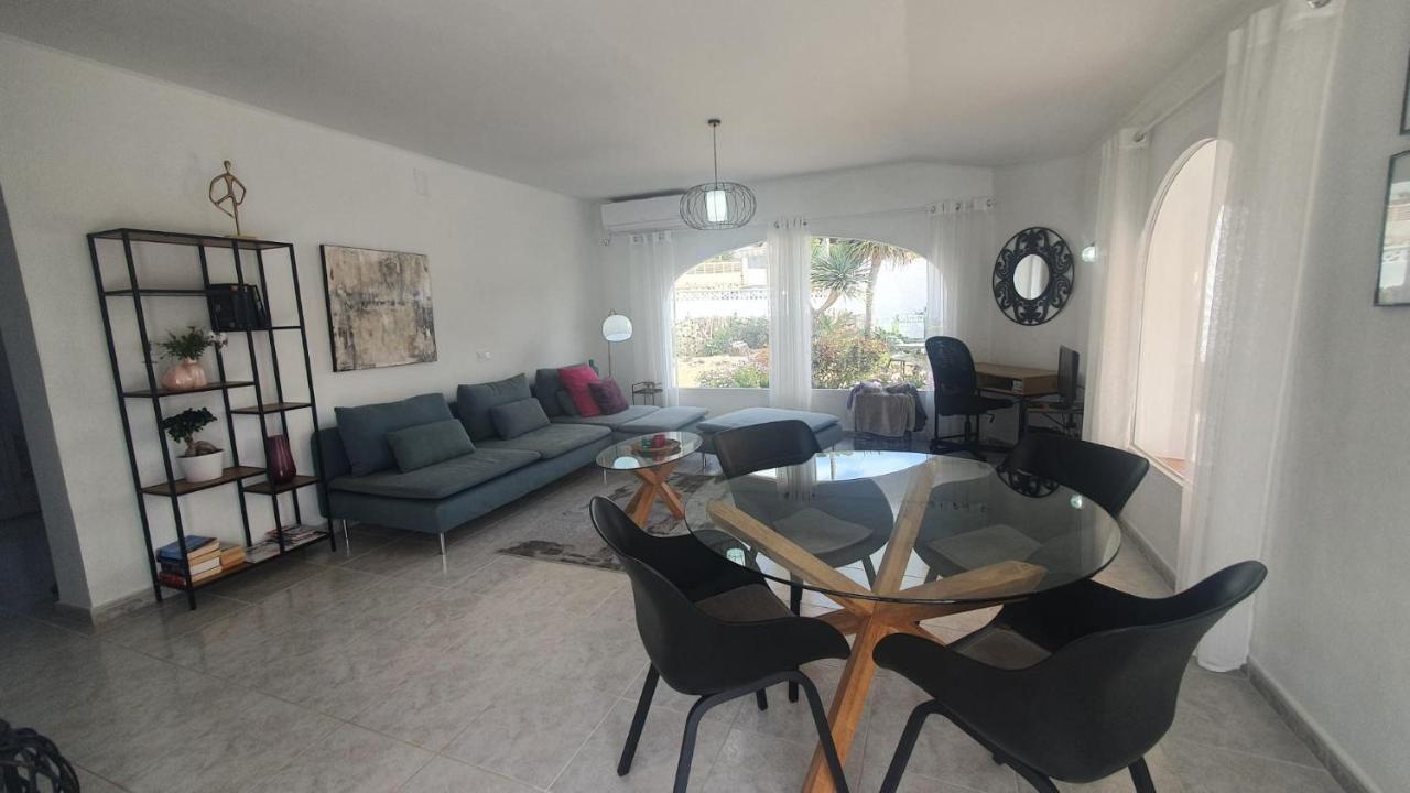 Cheerful 2-Bedroom Villa With Private Pool 卡尔佩 外观 照片